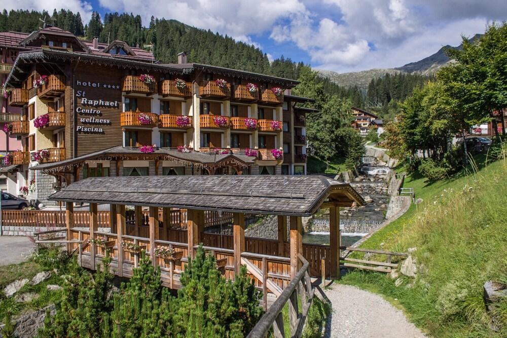 Hotel St. Raphael Madonna Kültér fotó