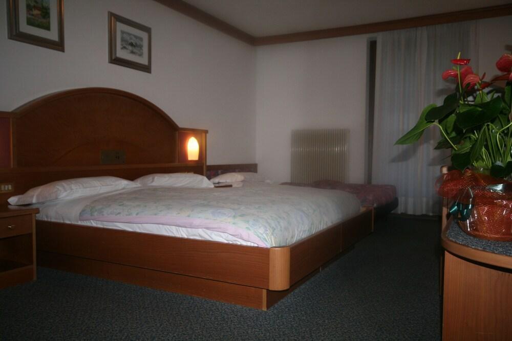 Hotel St. Raphael Madonna Kültér fotó