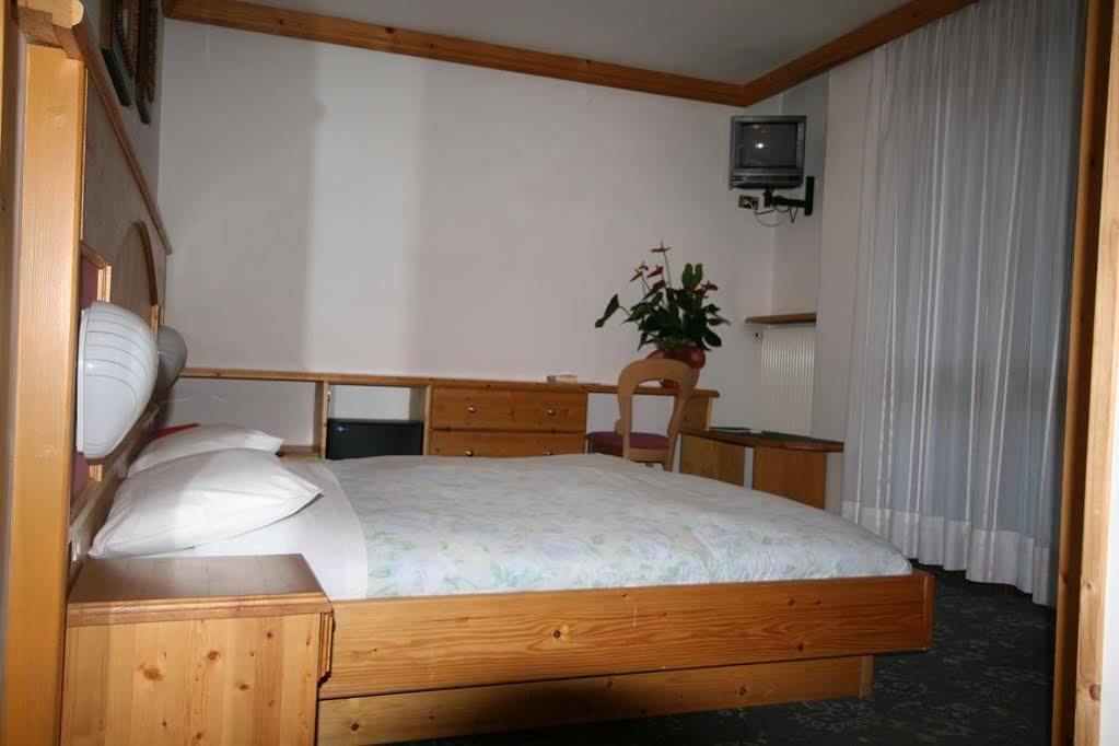 Hotel St. Raphael Madonna Kültér fotó